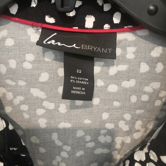 Lane Bryant Women’s Size 22 Black White Dot Print Blouse Stretch Button Shirt - Picture 2 of 12